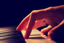 球队取得胜利，球员表现尽显英勇